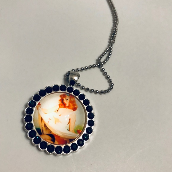 Retro handmade Vintage Pinup Necklace surrounded in Gorgeous Green CZ Stones - Picture 4 of 13